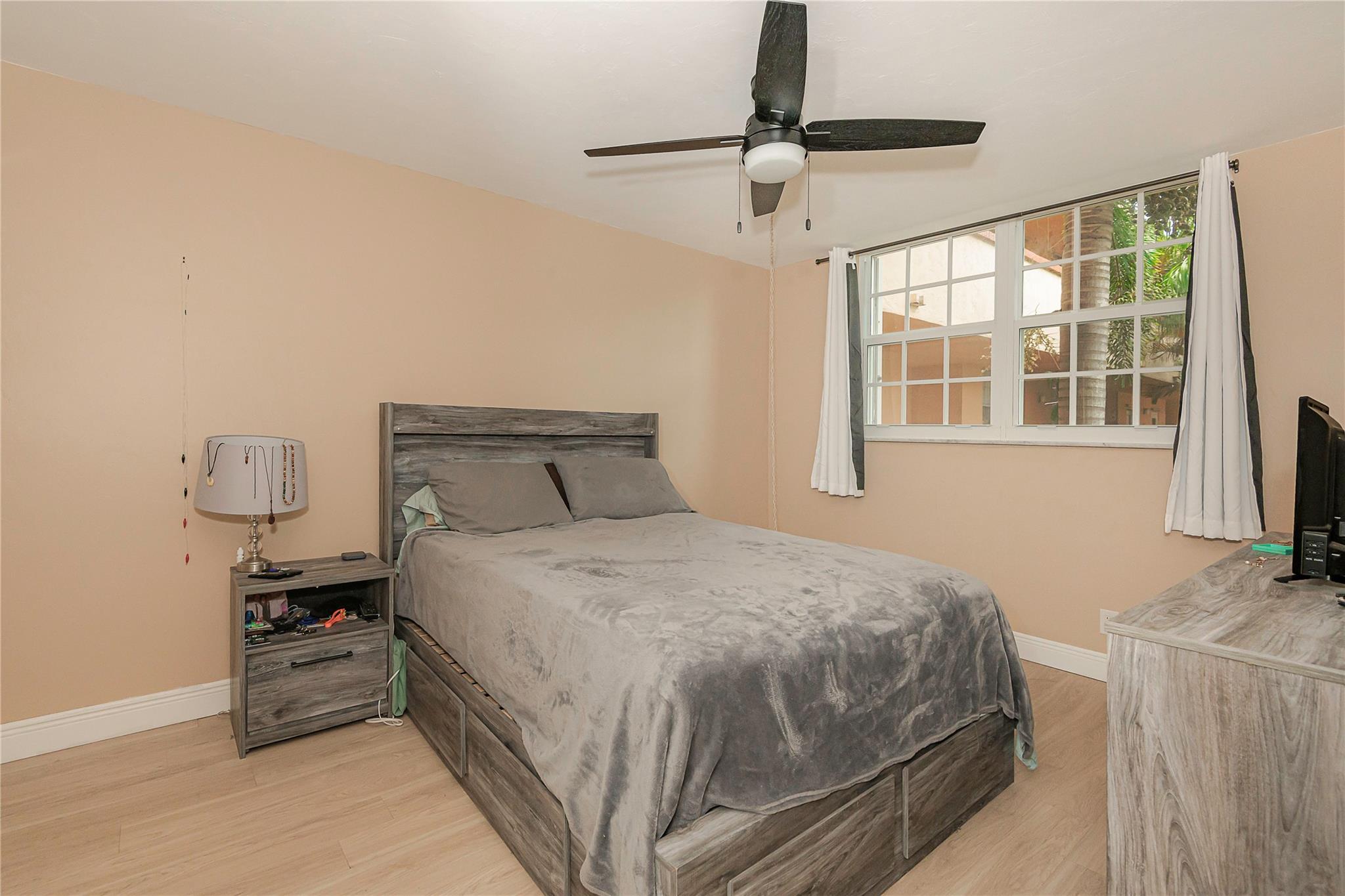 Lighthouse Point Plaza - Residential