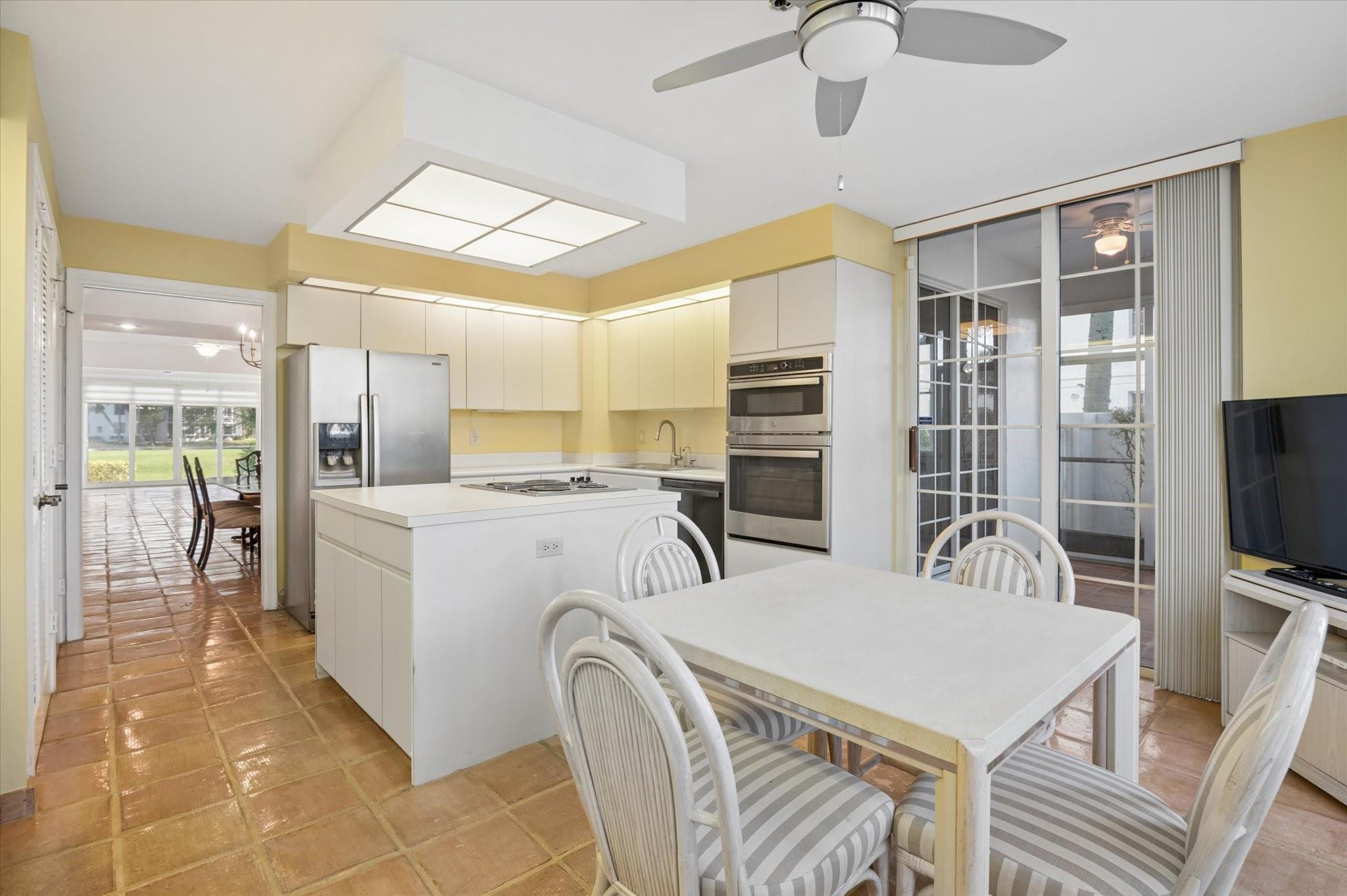 VIZCAYA TOWERS PALM AIRE - Residential