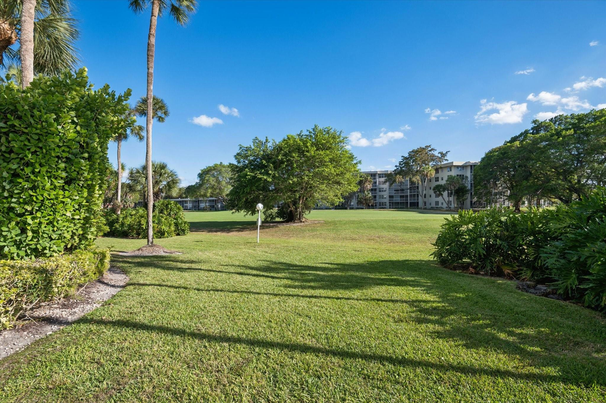 VIZCAYA TOWERS PALM AIRE - Residential