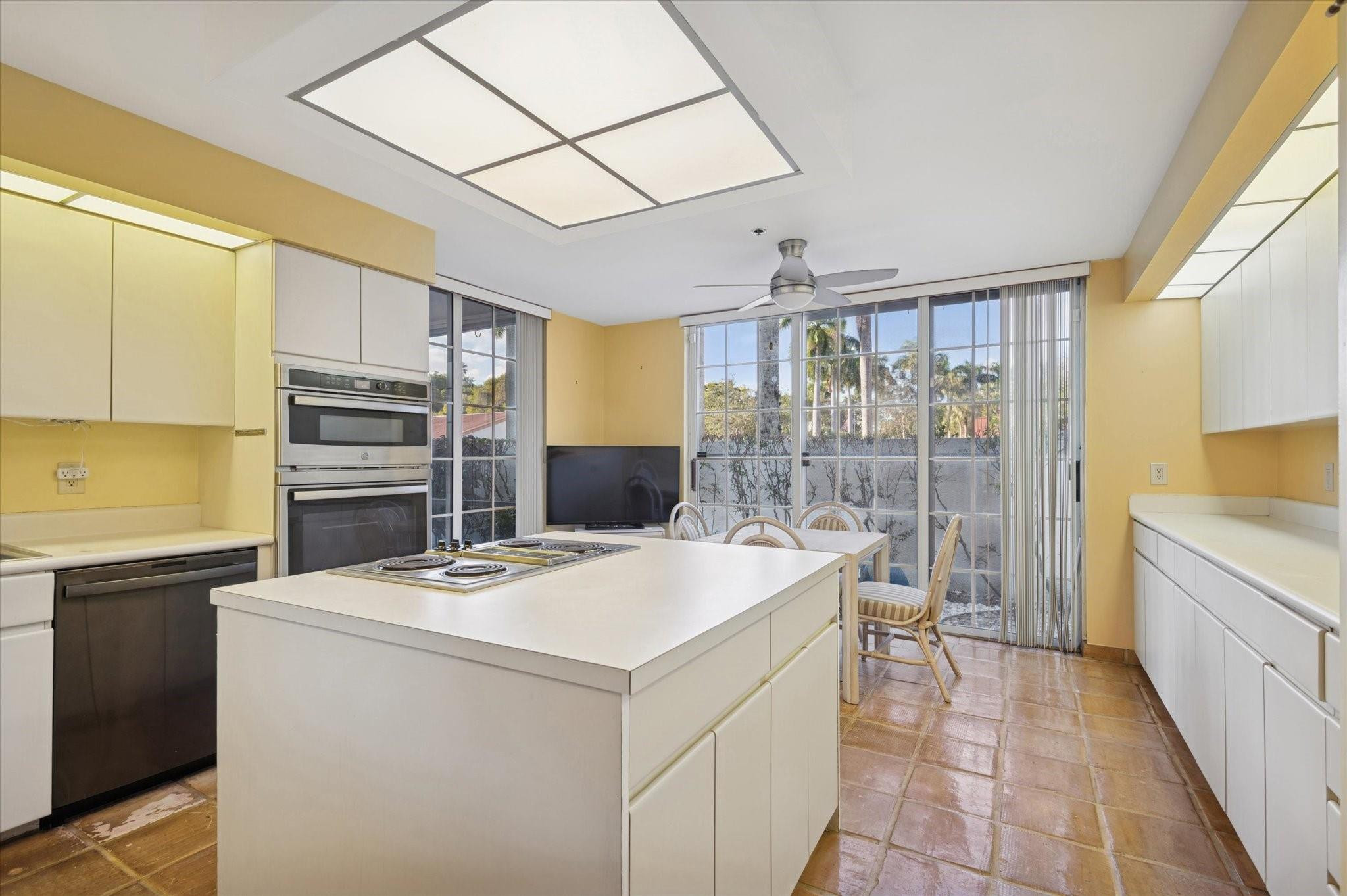 VIZCAYA TOWERS PALM AIRE - Residential