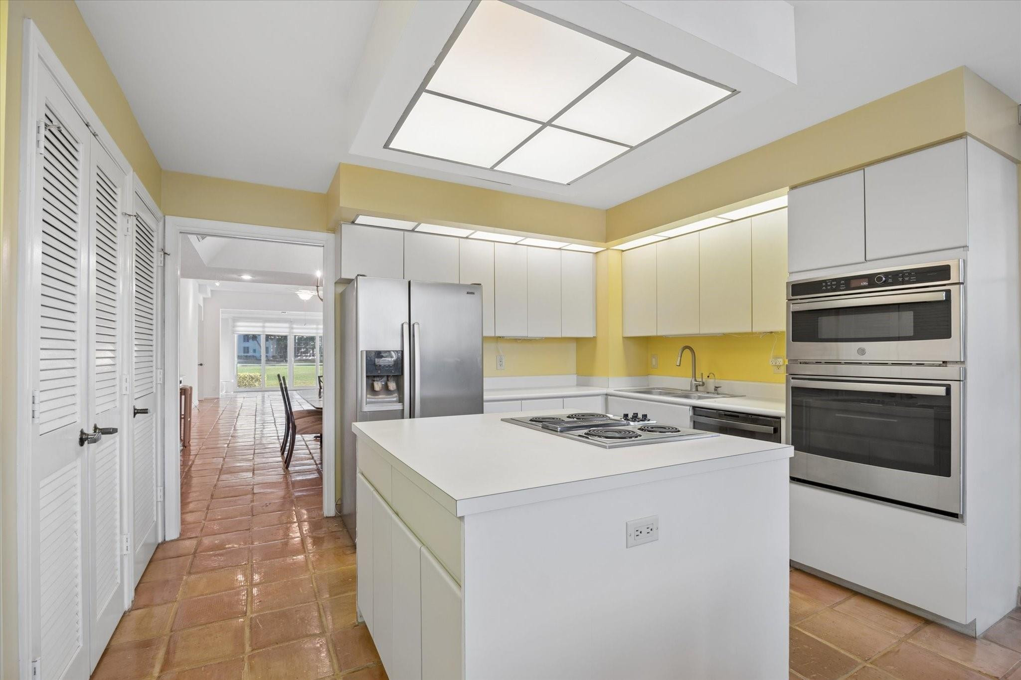 VIZCAYA TOWERS PALM AIRE - Residential