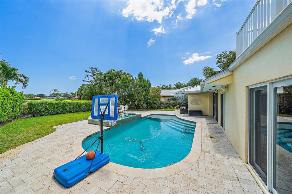 TEQUESTA COUNTRY CLUB - Residential