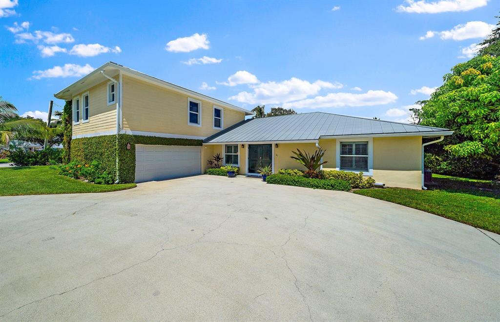 TEQUESTA COUNTRY CLUB - Residential