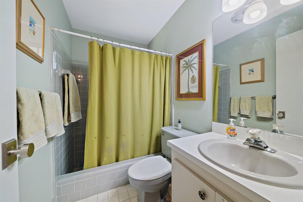 TEQUESTA COUNTRY CLUB - Residential