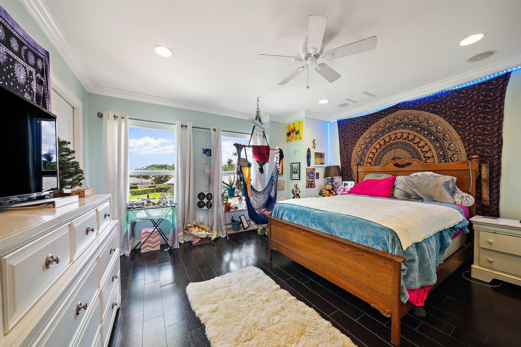 TEQUESTA COUNTRY CLUB - Residential