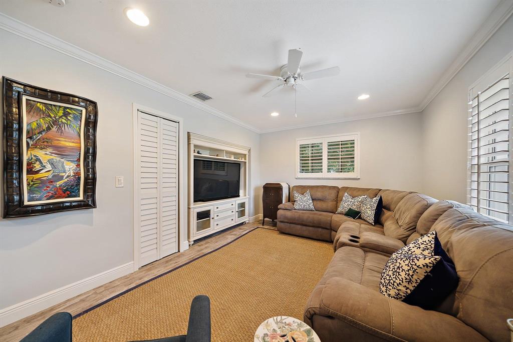 TEQUESTA COUNTRY CLUB - Residential