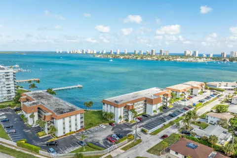 410 Wilma Circle Unit 203, Riviera Beach, FL MLS: R11058649
