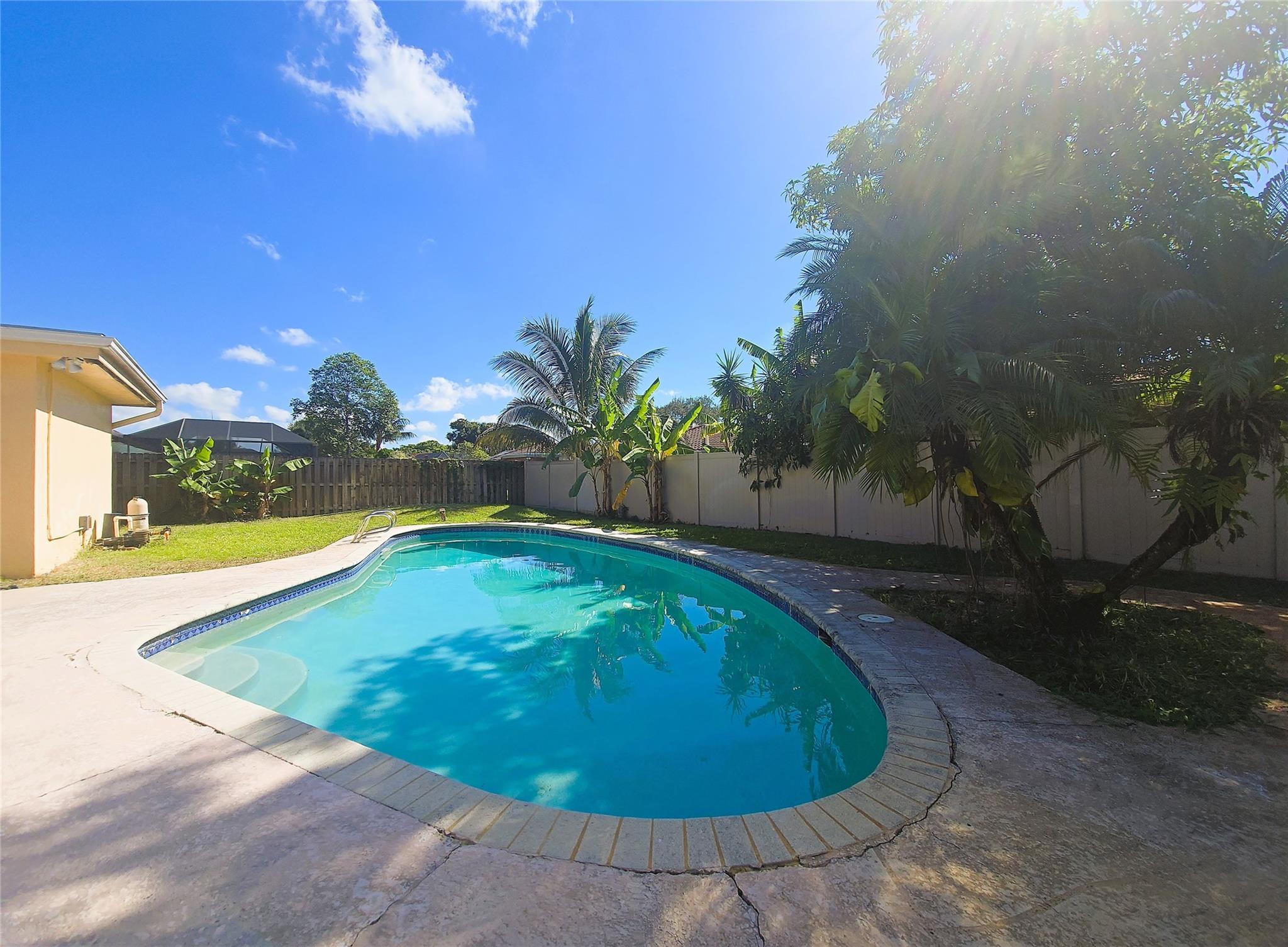 NEW ORLEANS VILLAS 81-21 - Residential Lease