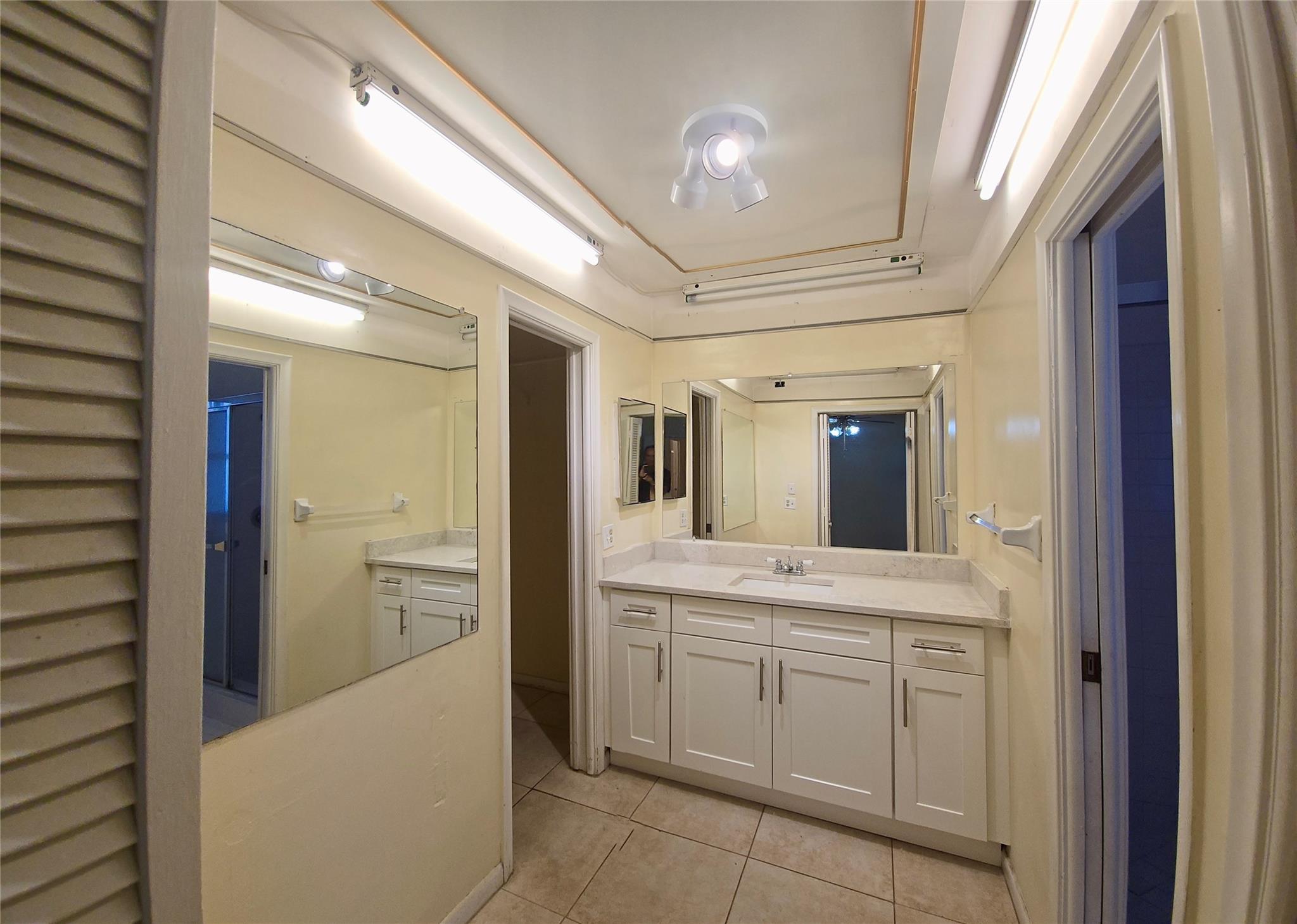 NEW ORLEANS VILLAS 81-21 - Residential Lease