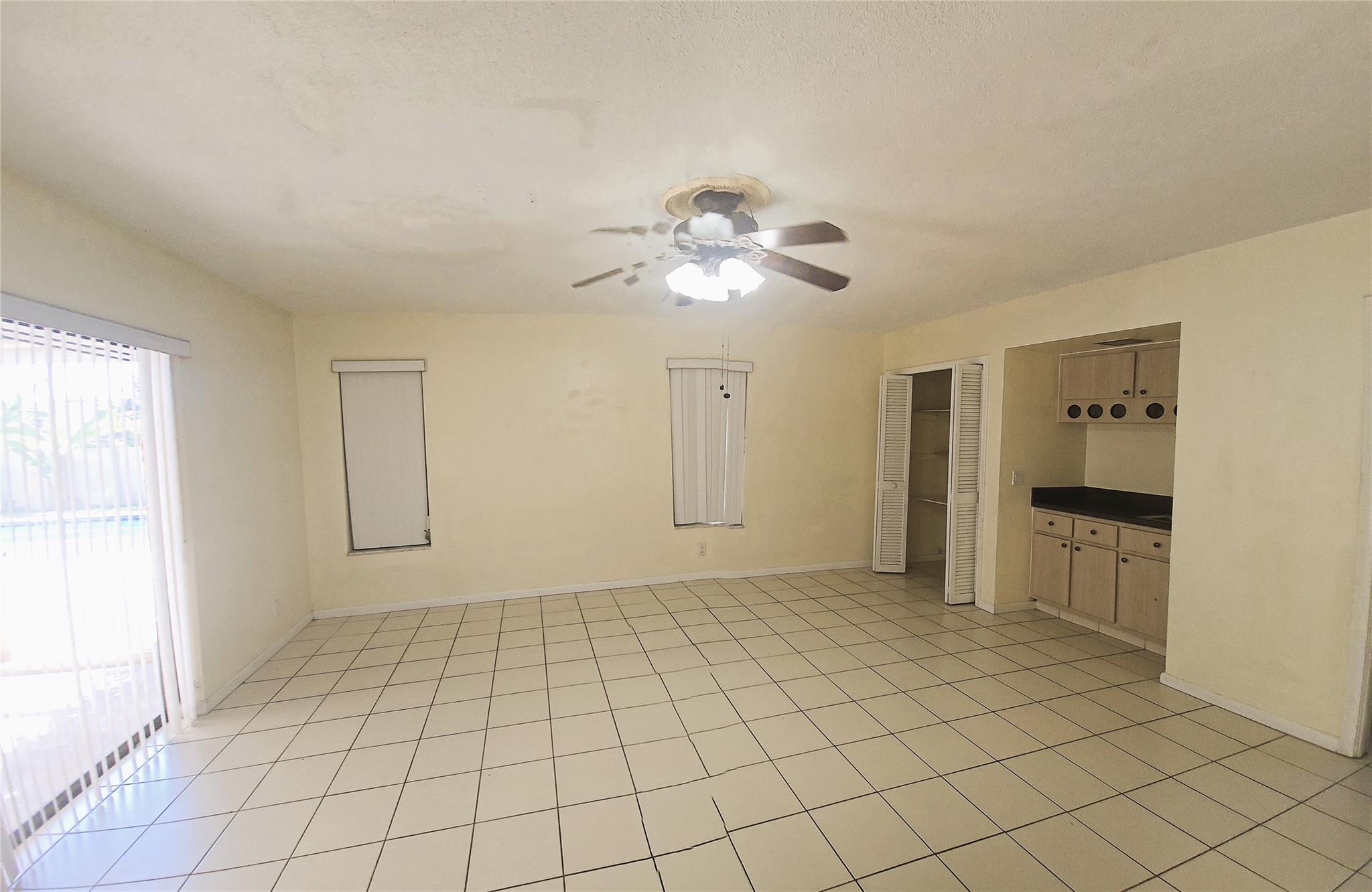 NEW ORLEANS VILLAS 81-21 - Residential Lease