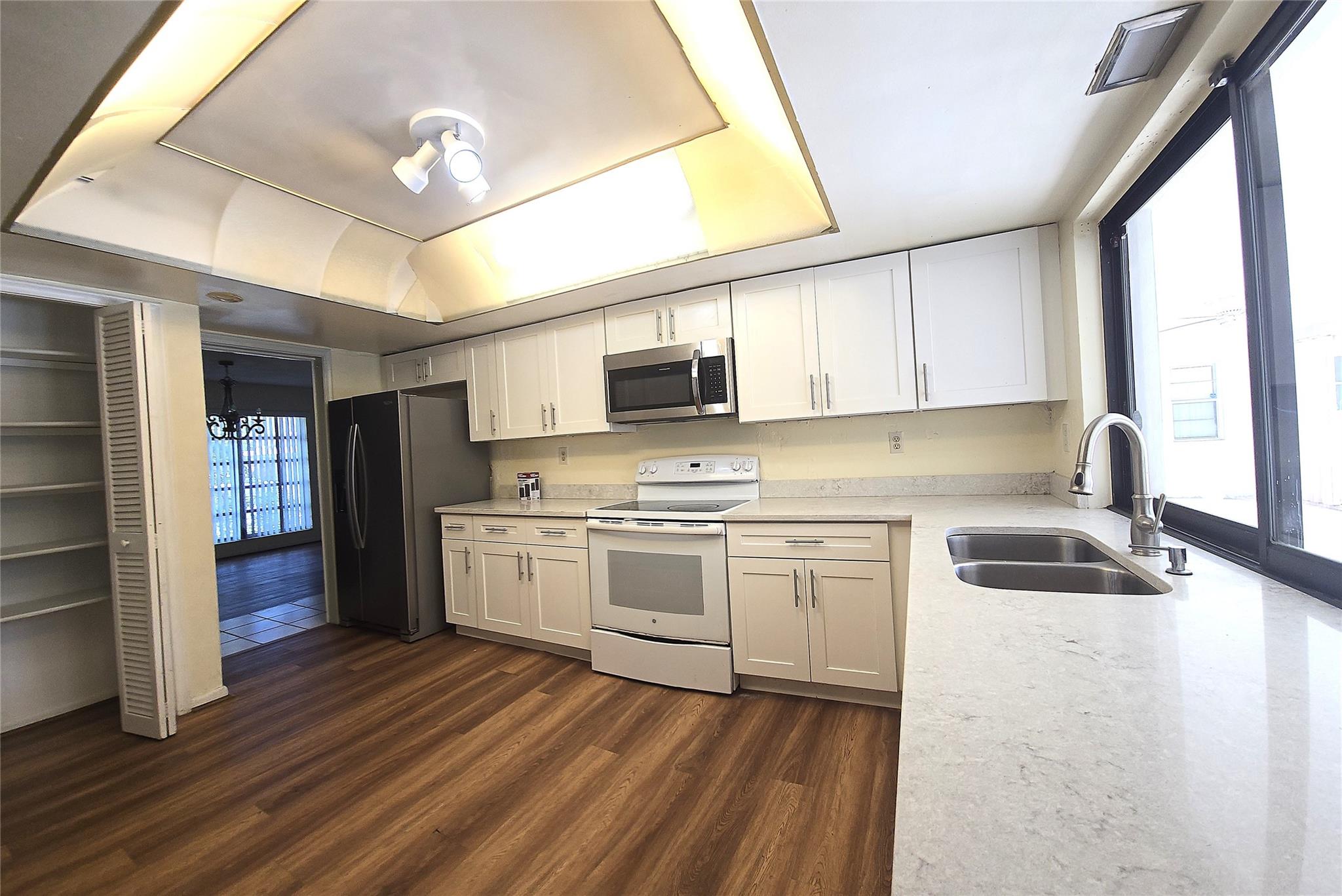 NEW ORLEANS VILLAS 81-21 - Residential Lease