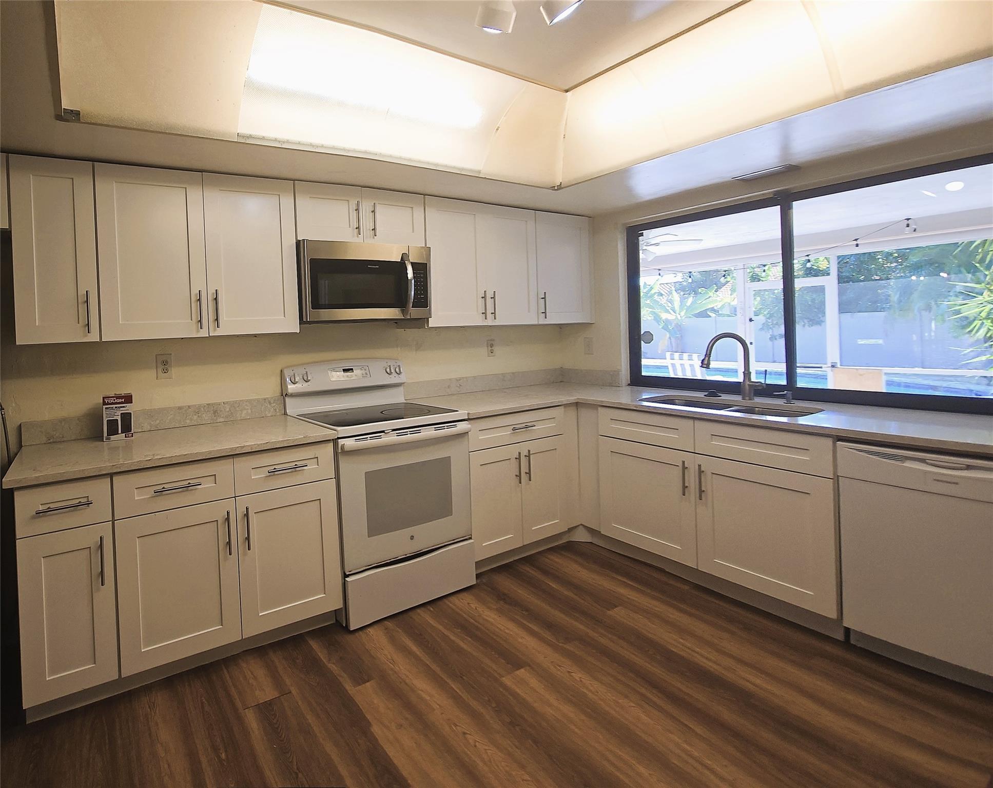 NEW ORLEANS VILLAS 81-21 - Residential Lease