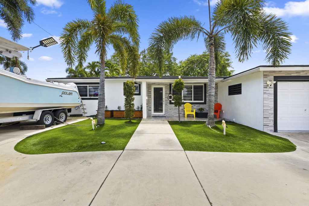 Photo of 3230 Roosevelt Street, Hollywood, FL 33021 (MLS # B26008797)