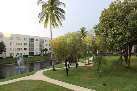 Condominium in Lake Worth FL 3138 Via Poinciana.jpg