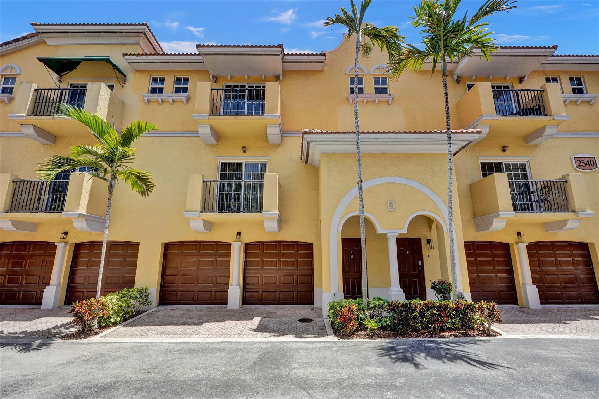 2540 SW 14TH AV 202