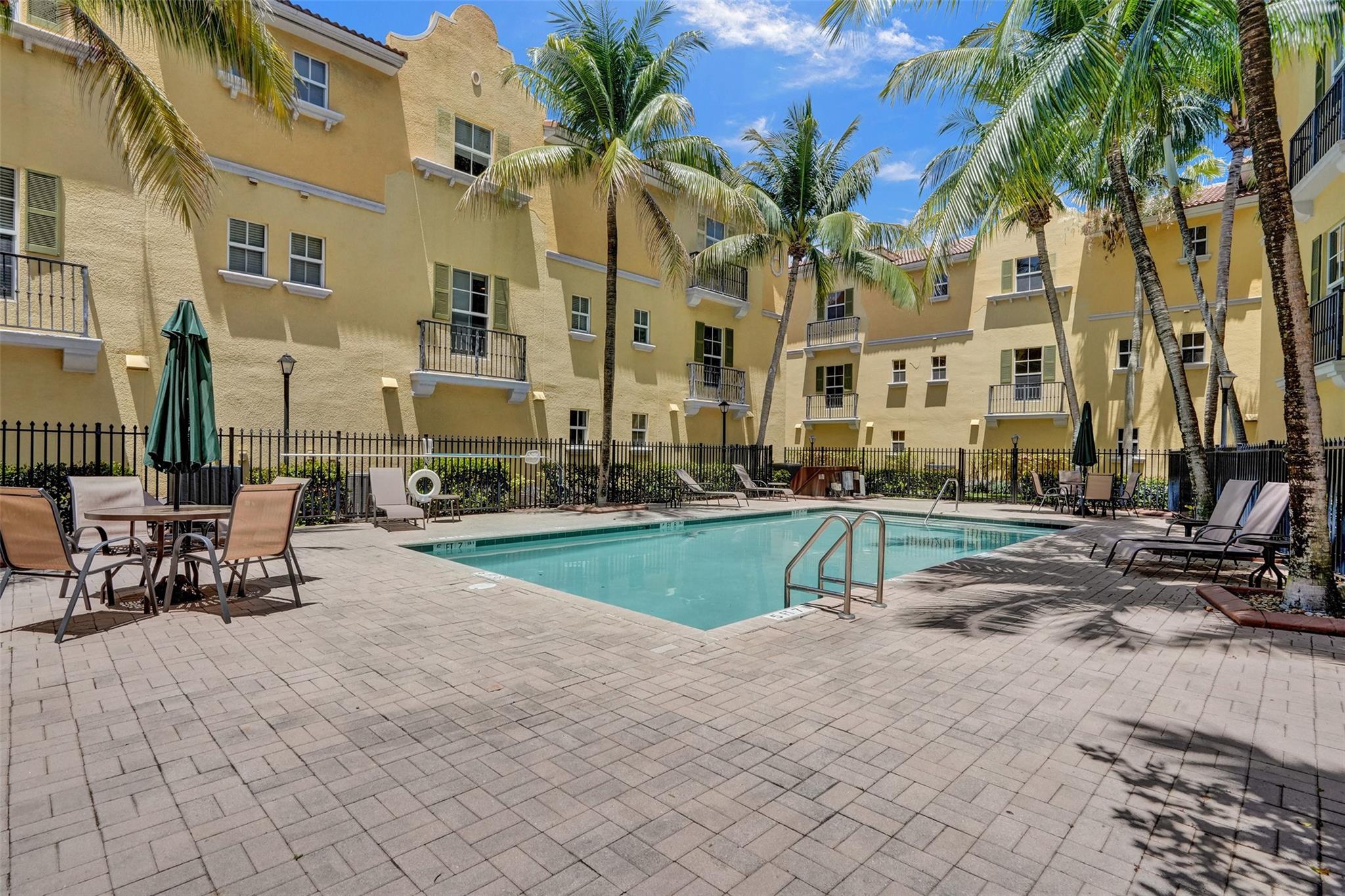 2540 SW 14TH AV 202