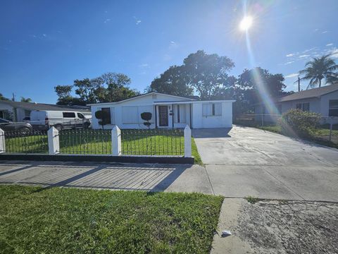Tiny photo for 1833 NW 6th Avenue, Pompano Beach, FL 33060 (MLS # B26005235)