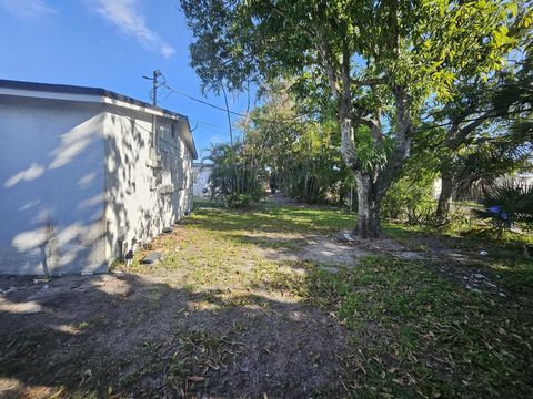 Tiny photo for 1833 NW 6th Avenue, Pompano Beach, FL 33060 (MLS # B26005235)