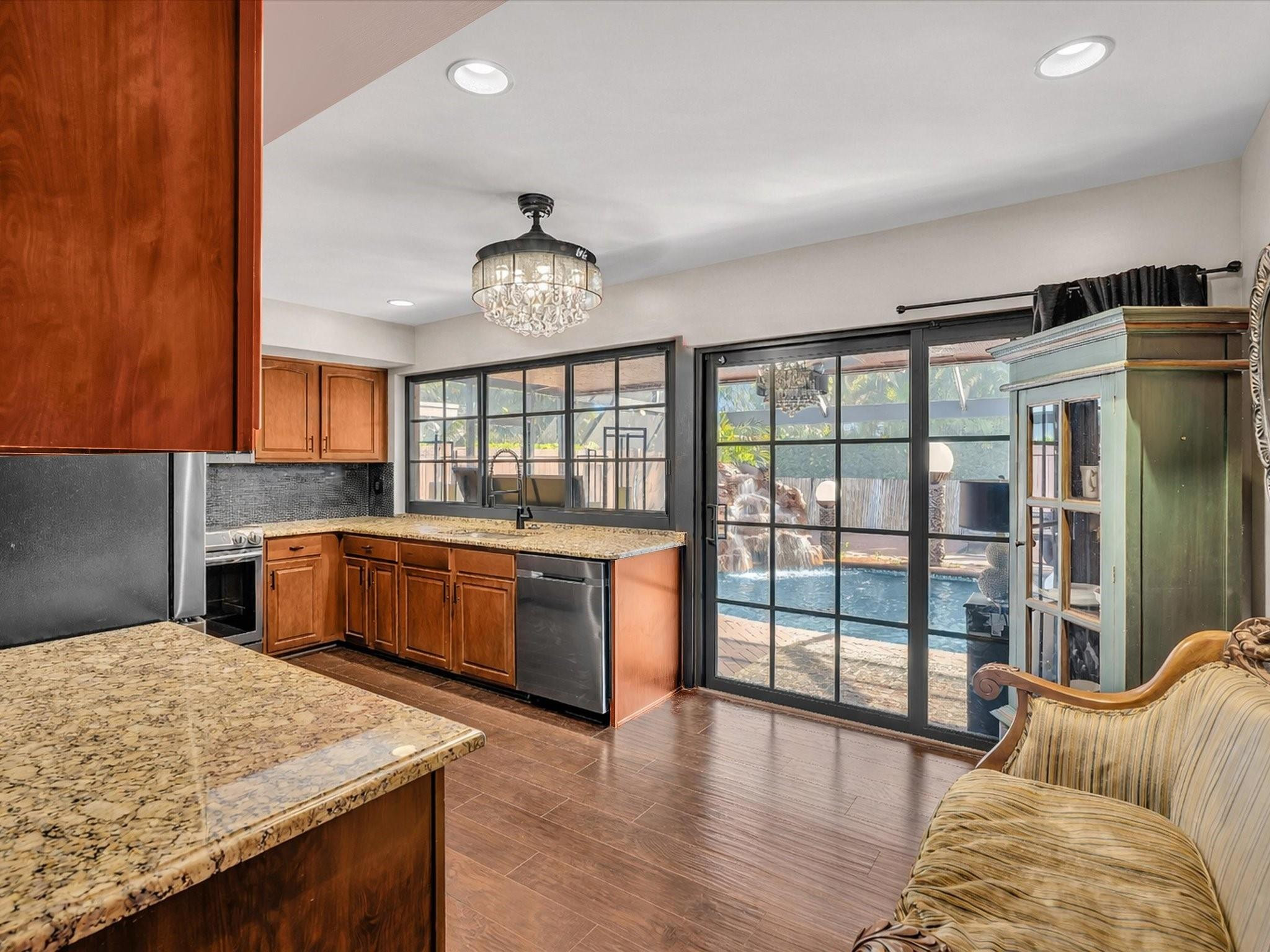 IMPERIAL POINT 1 SEC - Residential