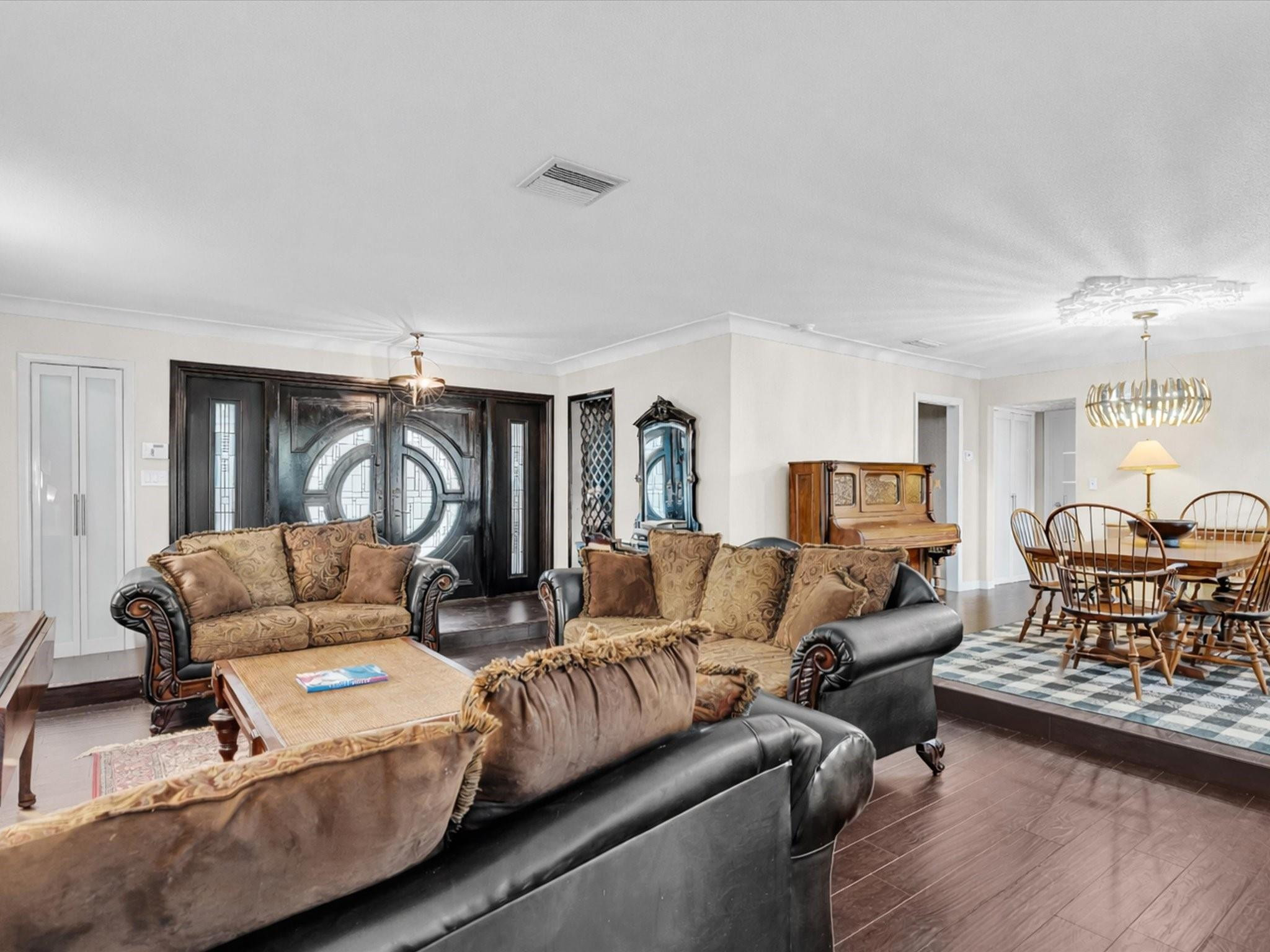 IMPERIAL POINT 1 SEC - Residential