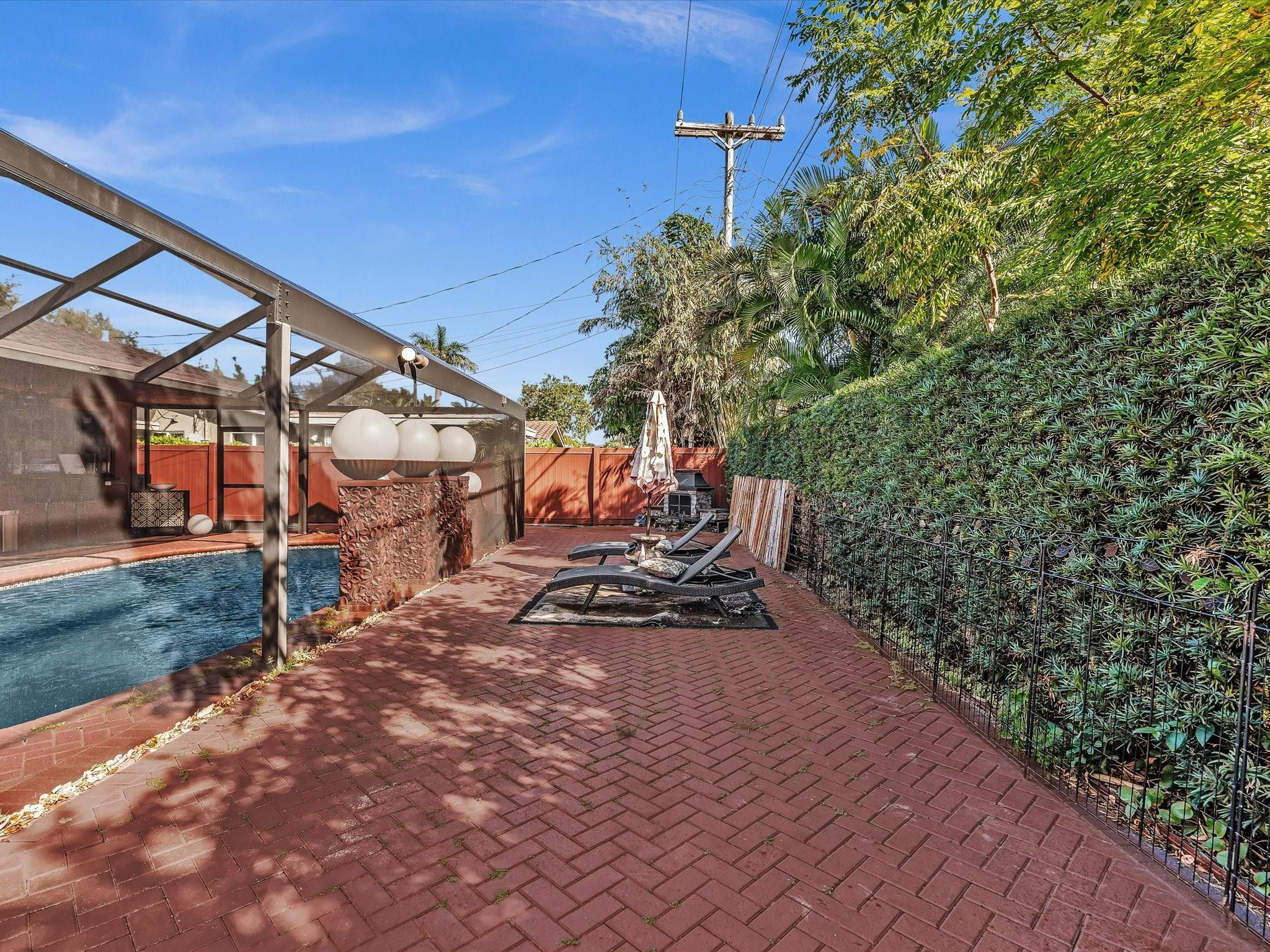 IMPERIAL POINT 1 SEC - Residential