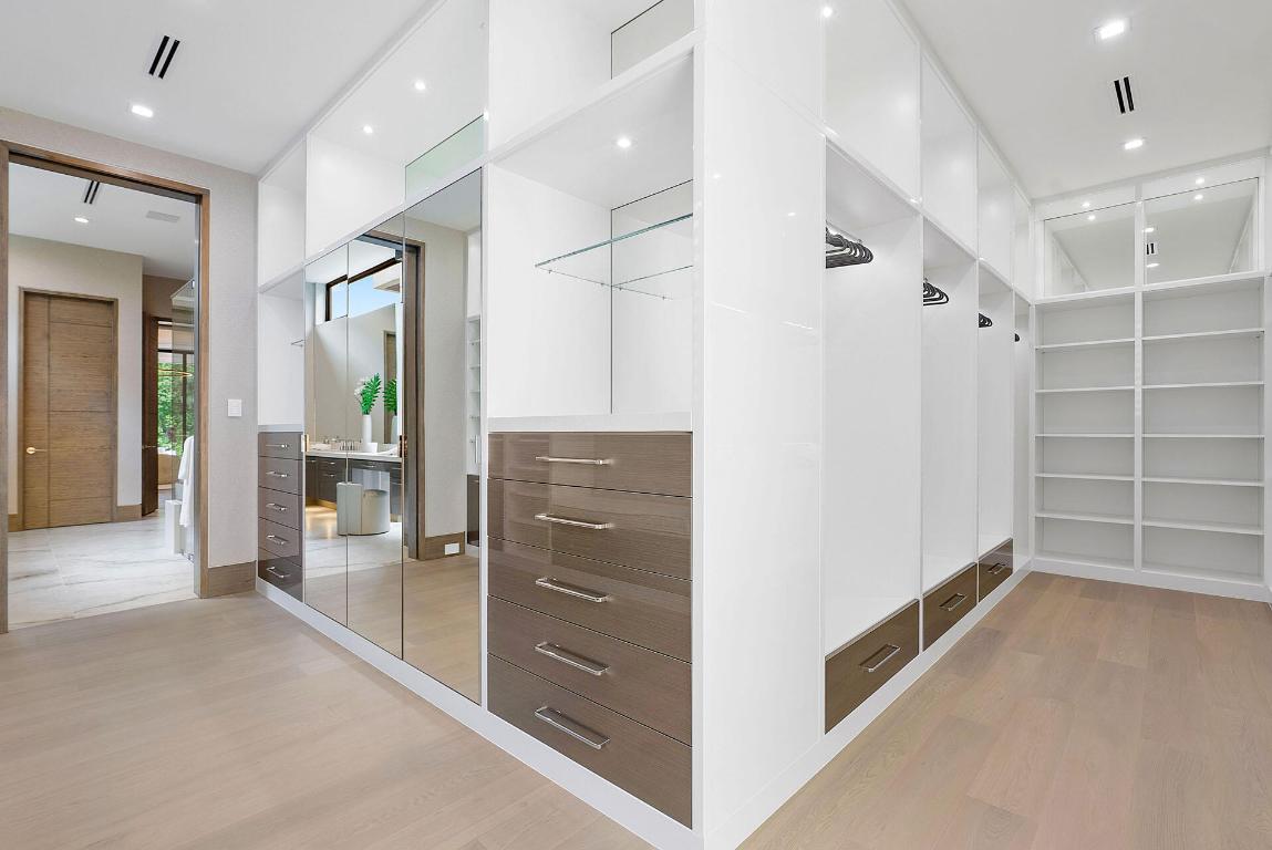 ROYAL PALM YACHT & COUNTRY CLUB - Residential