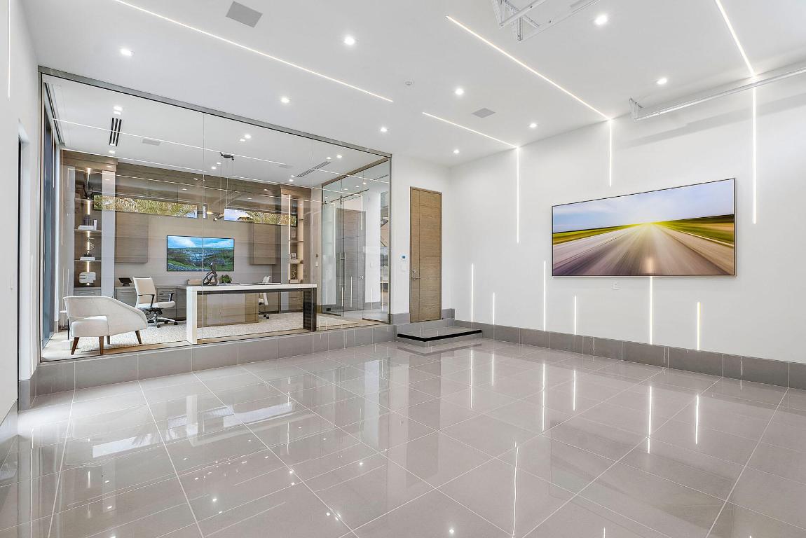 ROYAL PALM YACHT & COUNTRY CLUB - Residential