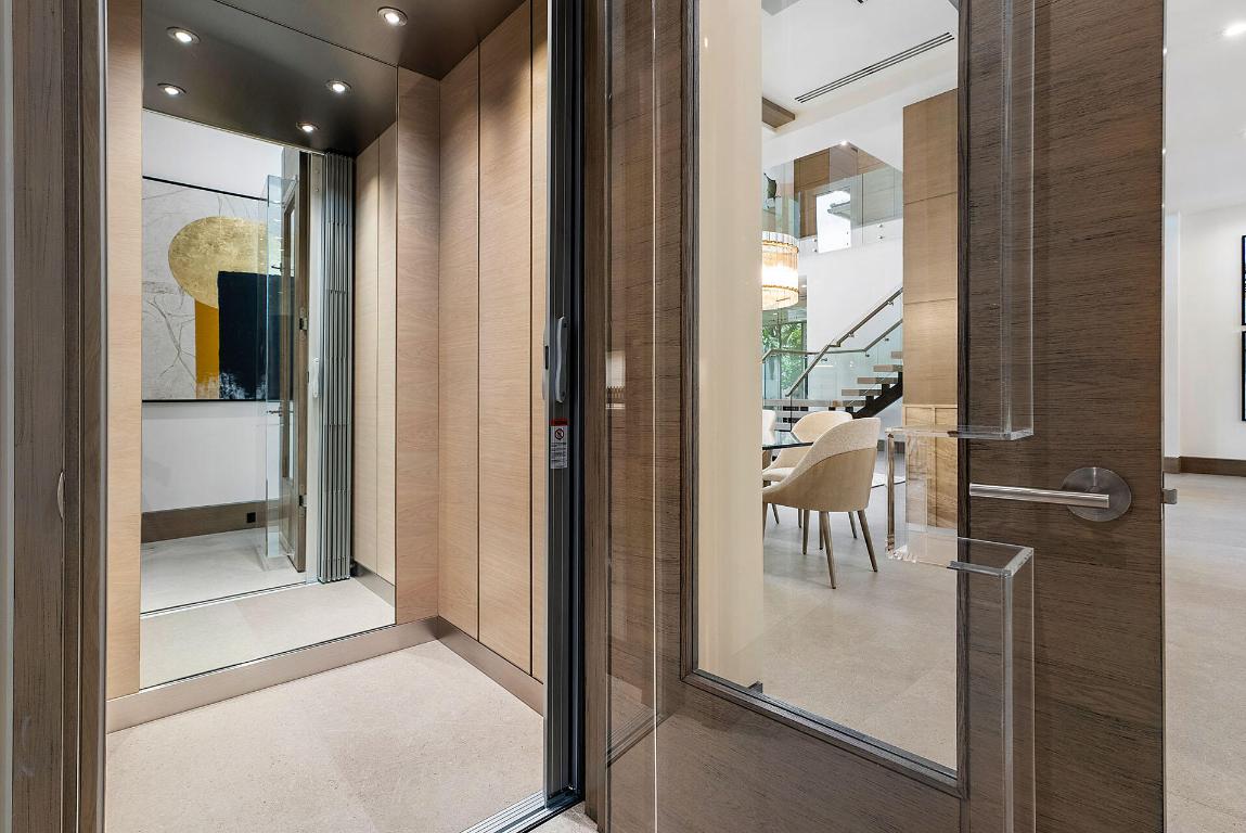 ROYAL PALM YACHT & COUNTRY CLUB - Residential