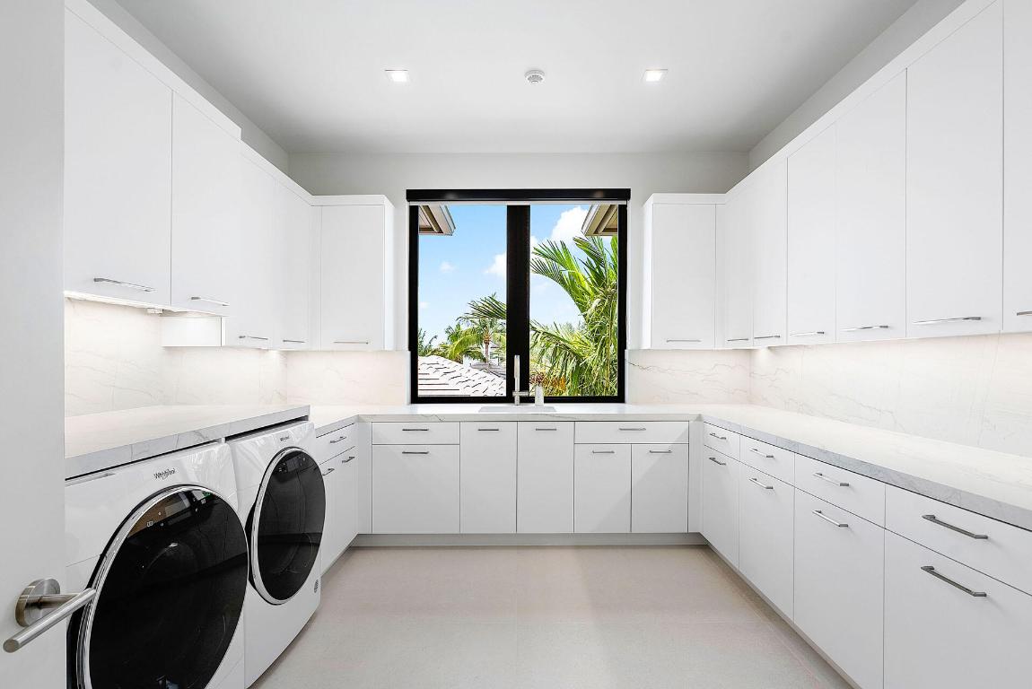 ROYAL PALM YACHT & COUNTRY CLUB - Residential