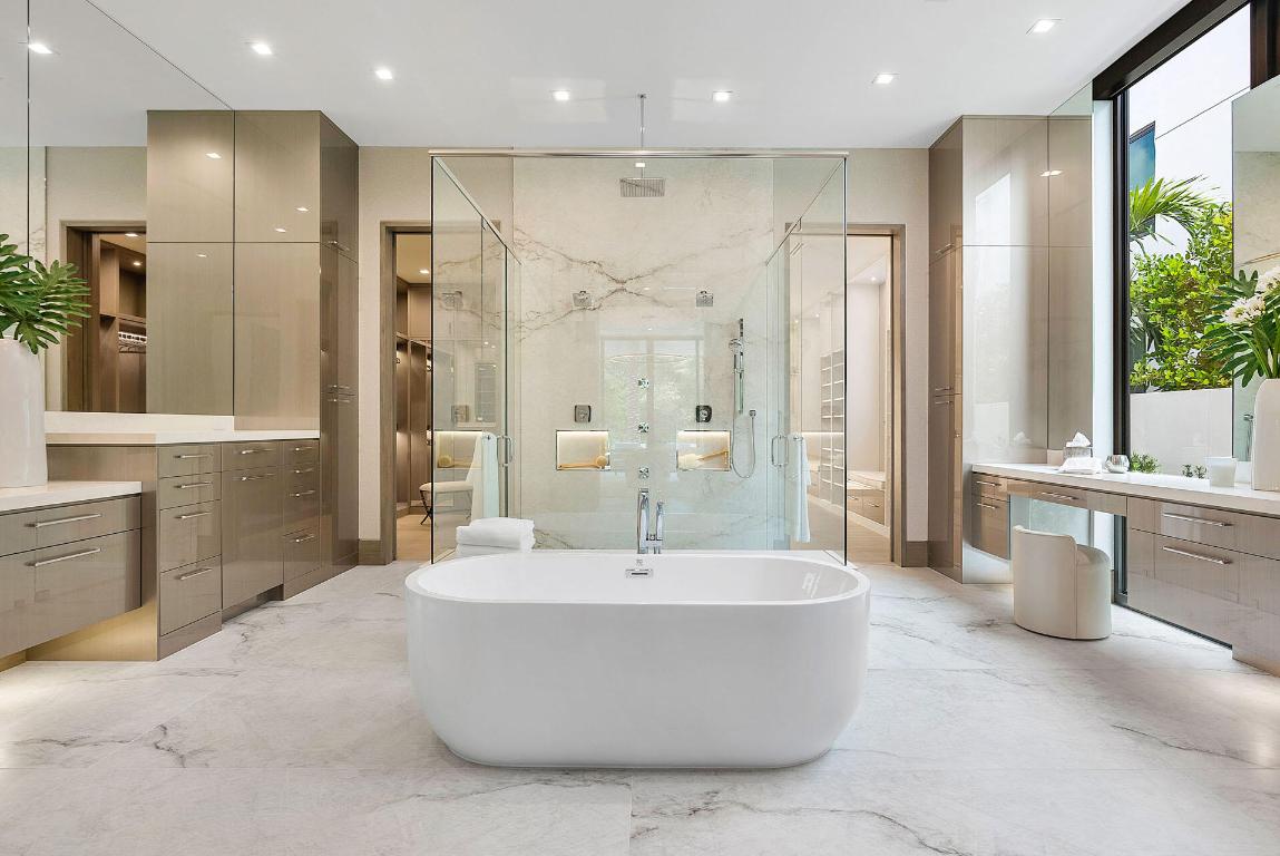 ROYAL PALM YACHT & COUNTRY CLUB - Residential