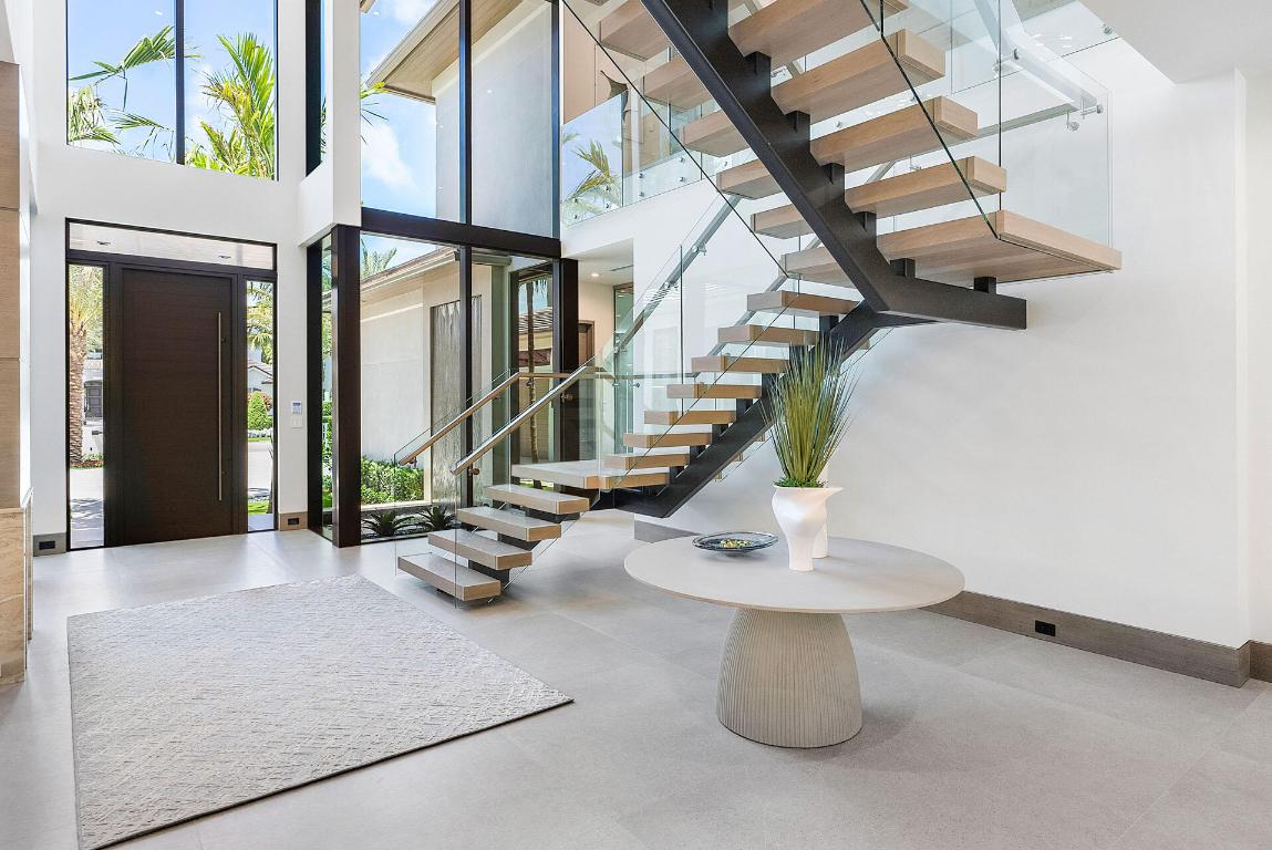 ROYAL PALM YACHT & COUNTRY CLUB - Residential