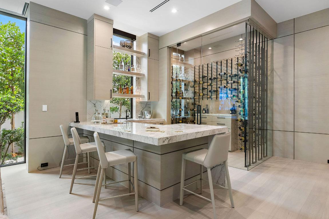 ROYAL PALM YACHT & COUNTRY CLUB - Residential