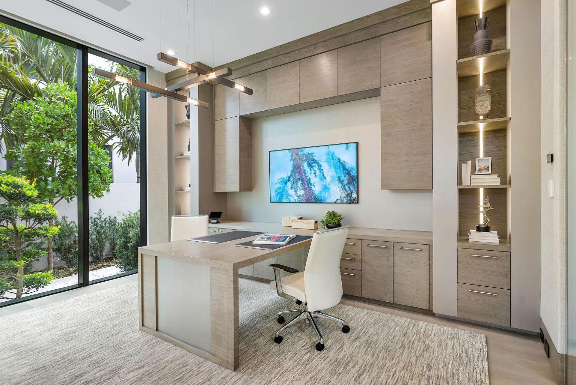 ROYAL PALM YACHT & COUNTRY CLUB - Residential