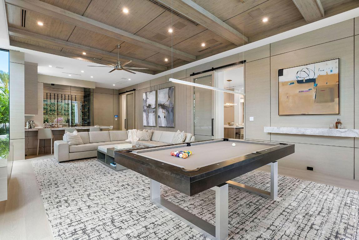 ROYAL PALM YACHT & COUNTRY CLUB - Residential