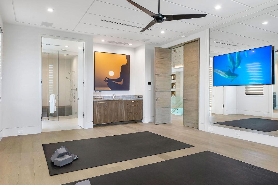 ROYAL PALM YACHT & COUNTRY CLUB - Residential