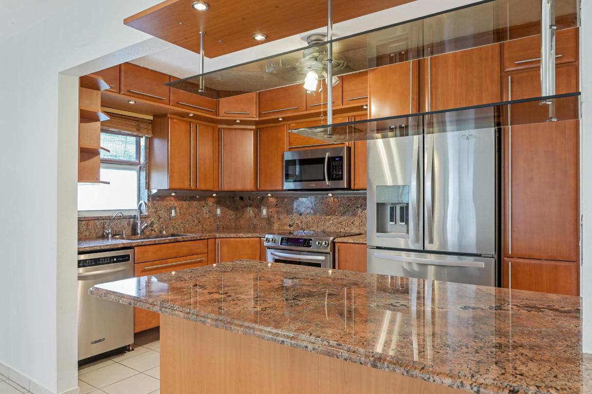 BARBICAN CONDO - Residential