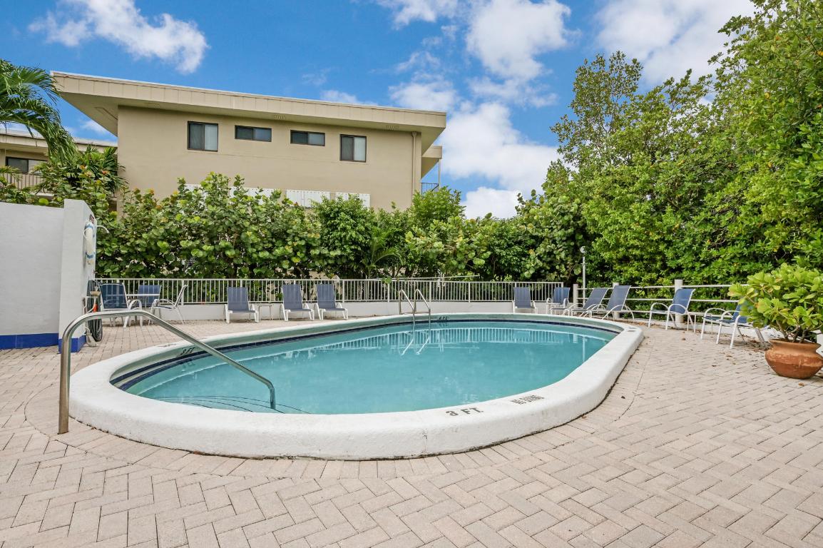 BARBICAN CONDO - Residential