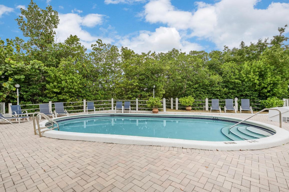 BARBICAN CONDO - Residential