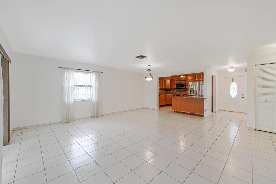 BARBICAN CONDO - Residential