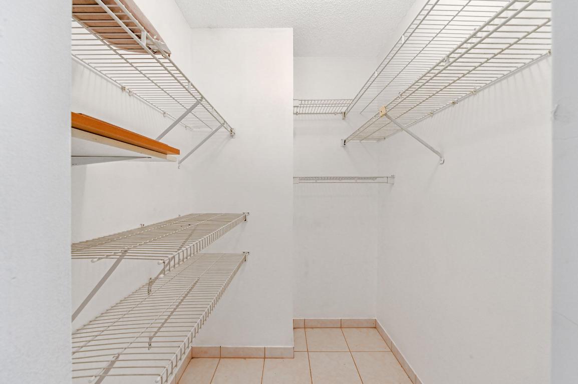 BARBICAN CONDO - Residential