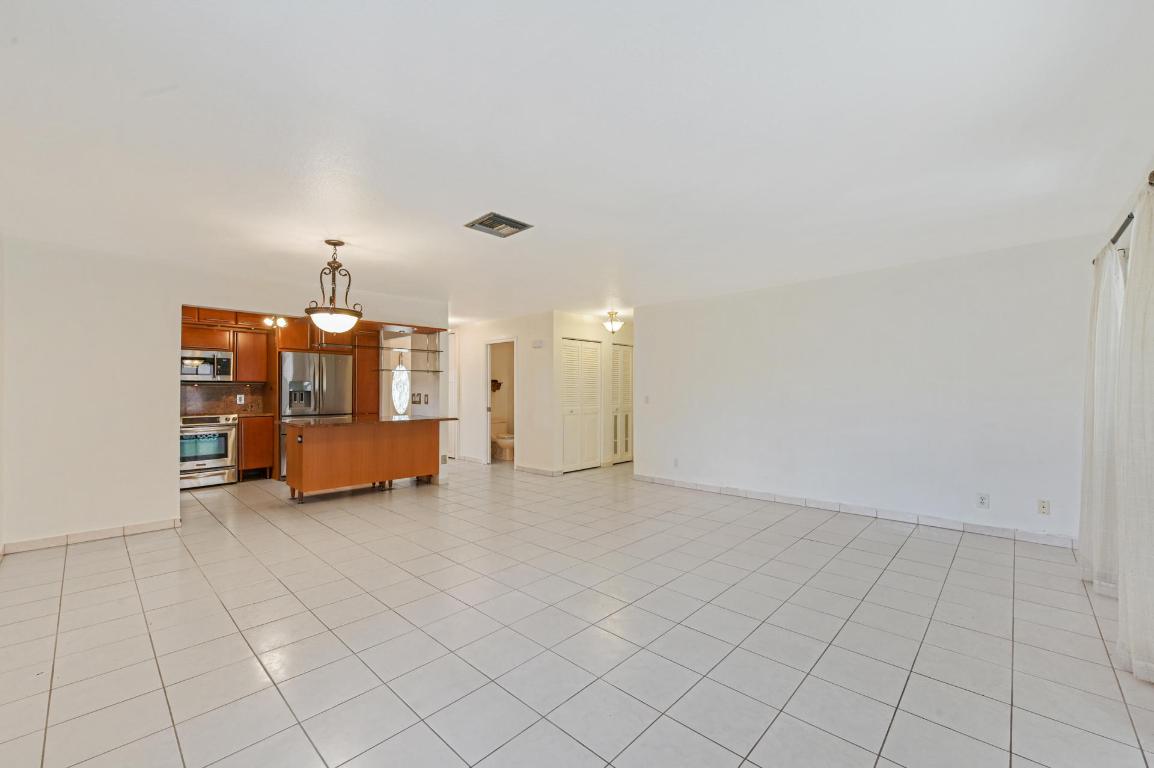 BARBICAN CONDO - Residential