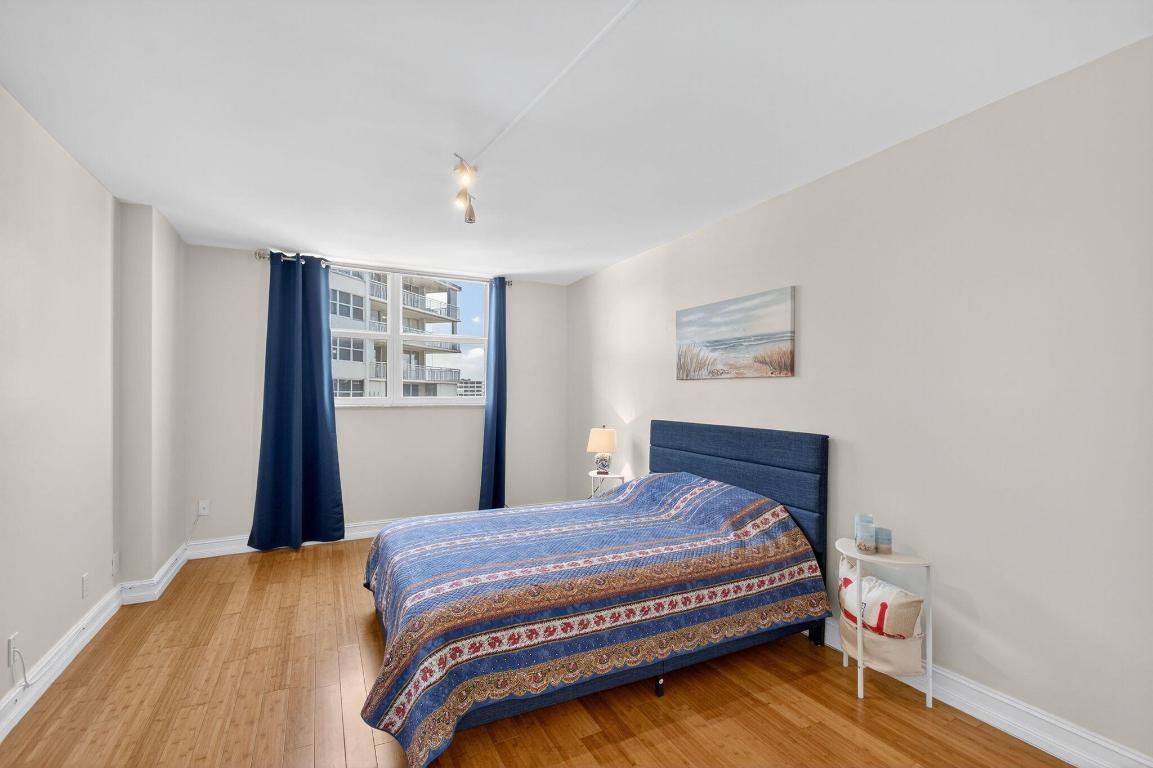 LE CHATEAU ROYAL CONDO - Residential