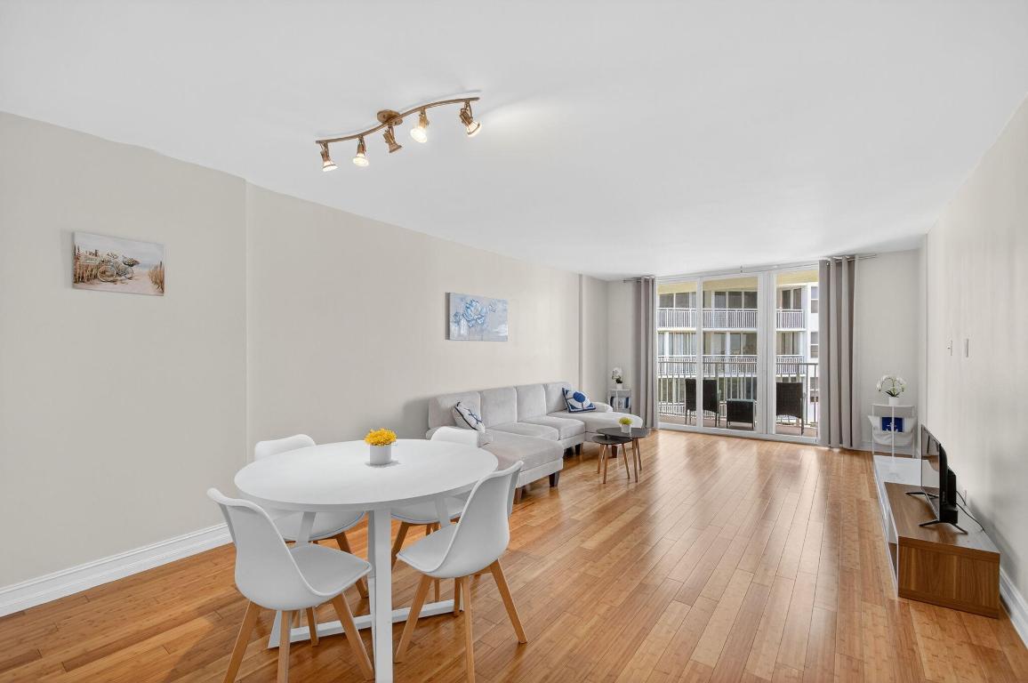 LE CHATEAU ROYAL CONDO - Residential