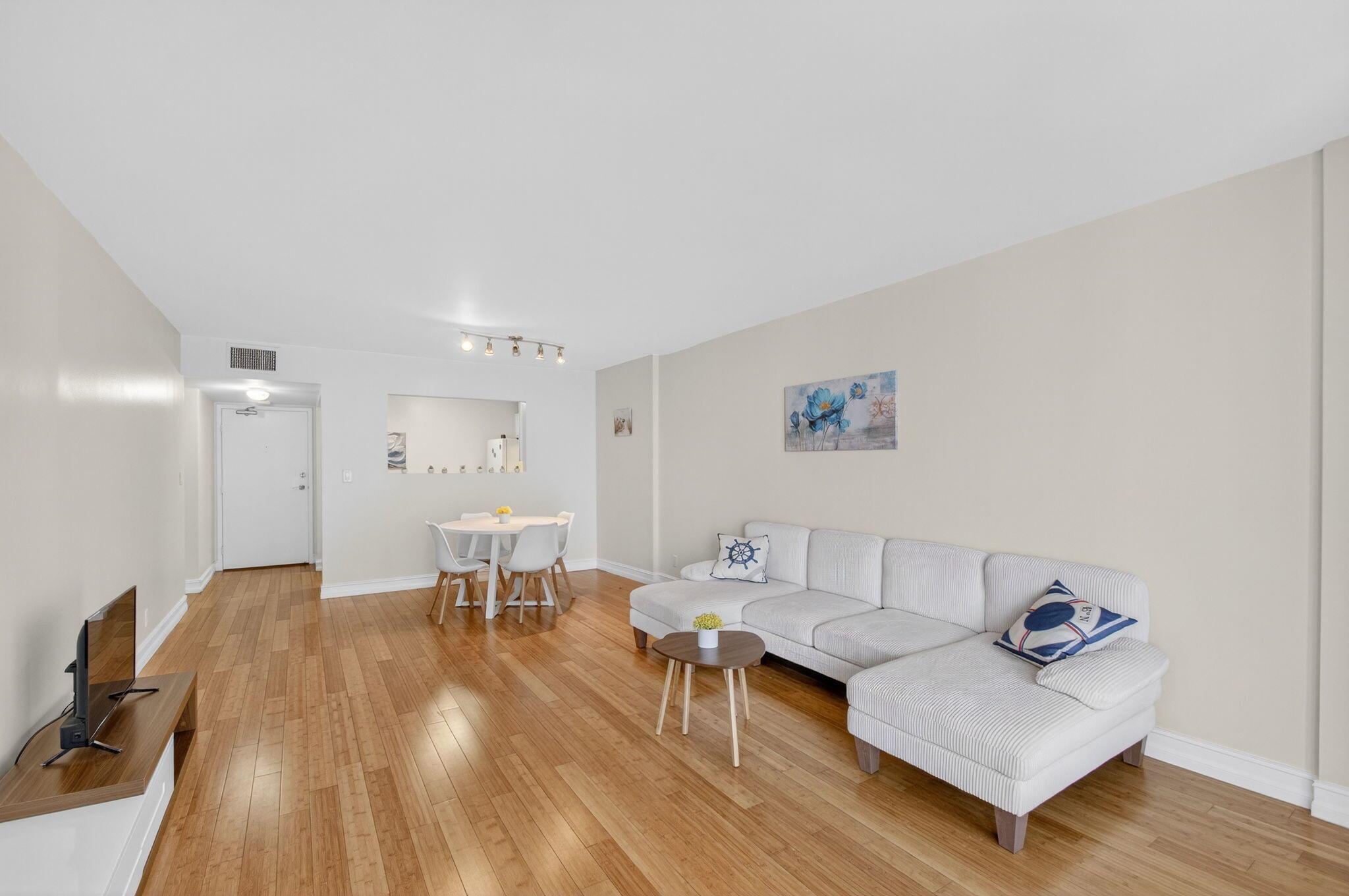 LE CHATEAU ROYAL CONDO - Residential