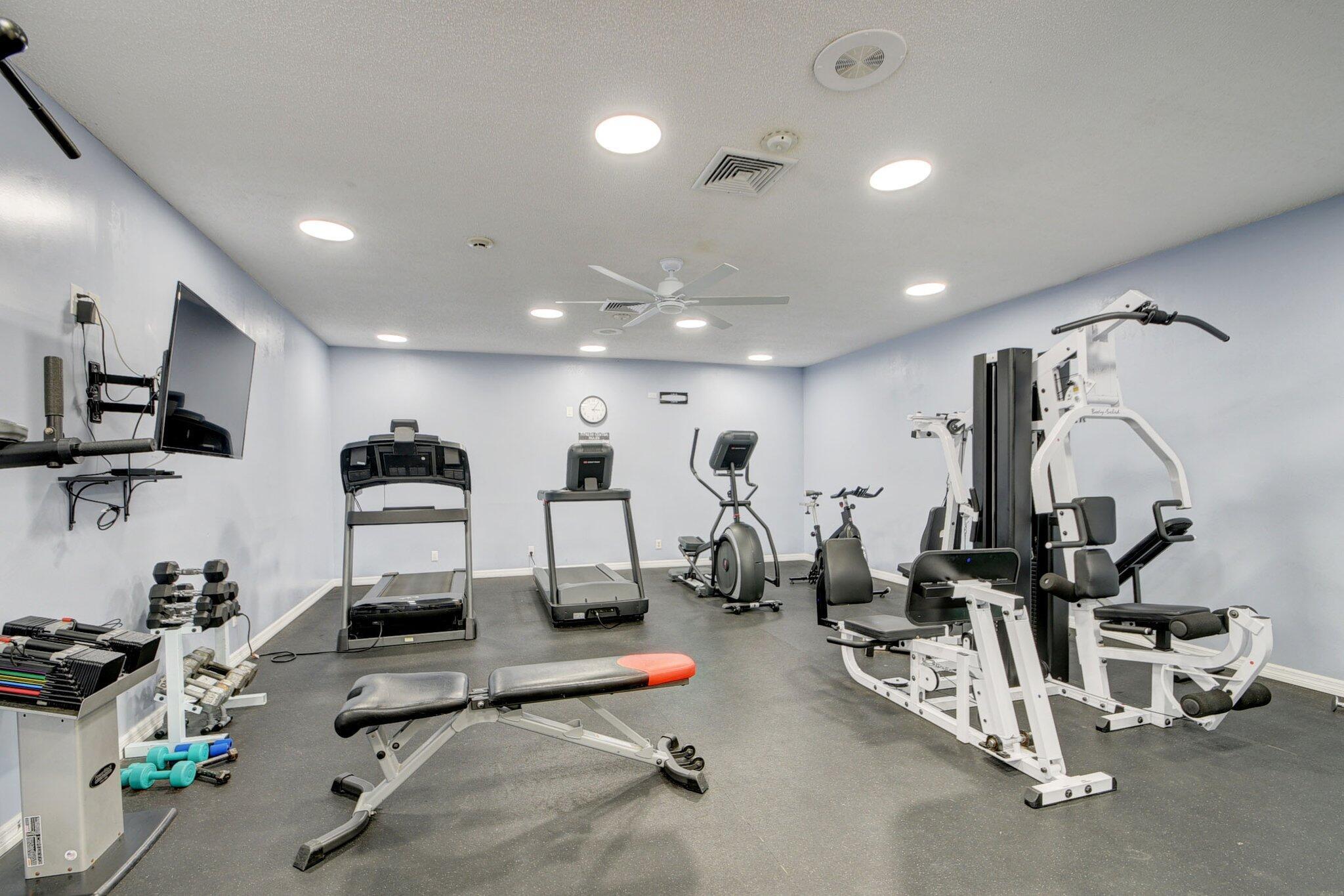 LE CHATEAU ROYAL CONDO - Residential