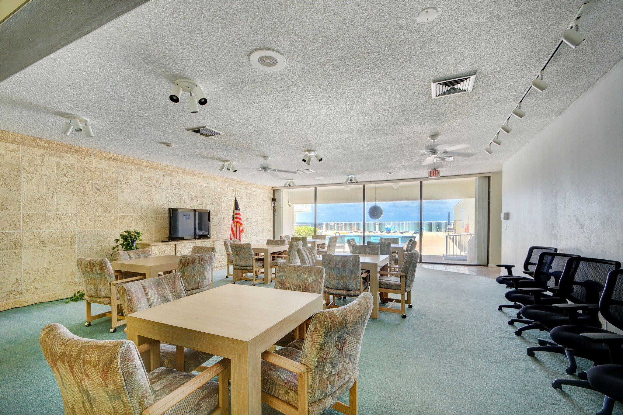 LE CHATEAU ROYAL CONDO - Residential