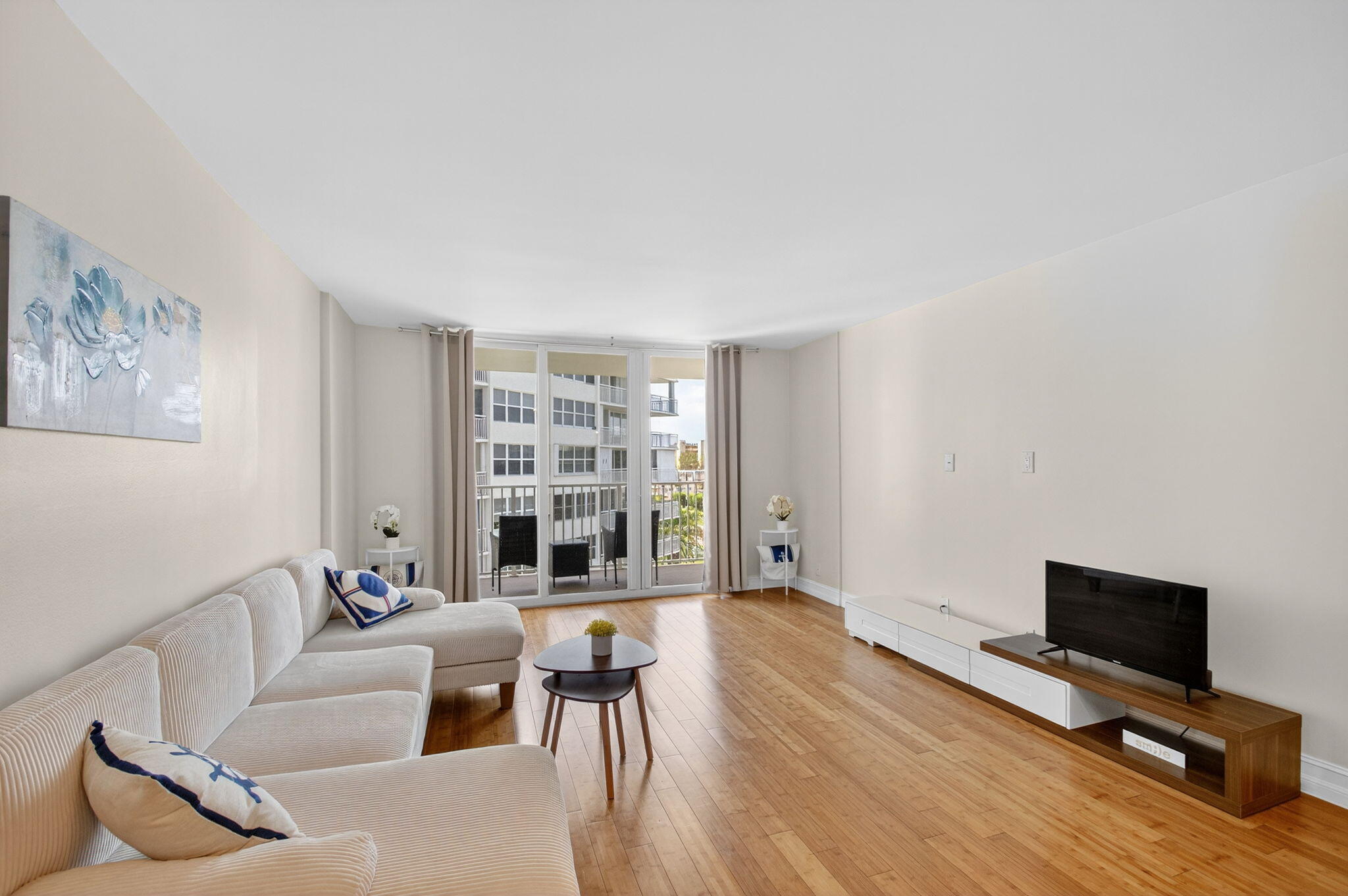 LE CHATEAU ROYAL CONDO - Residential