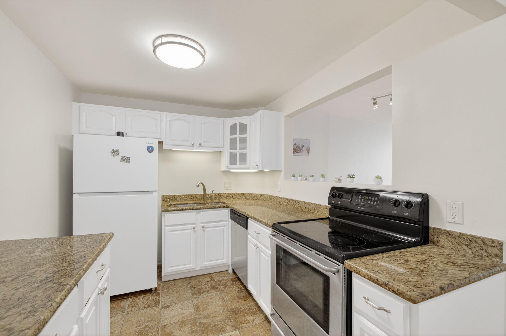 LE CHATEAU ROYAL CONDO - Residential