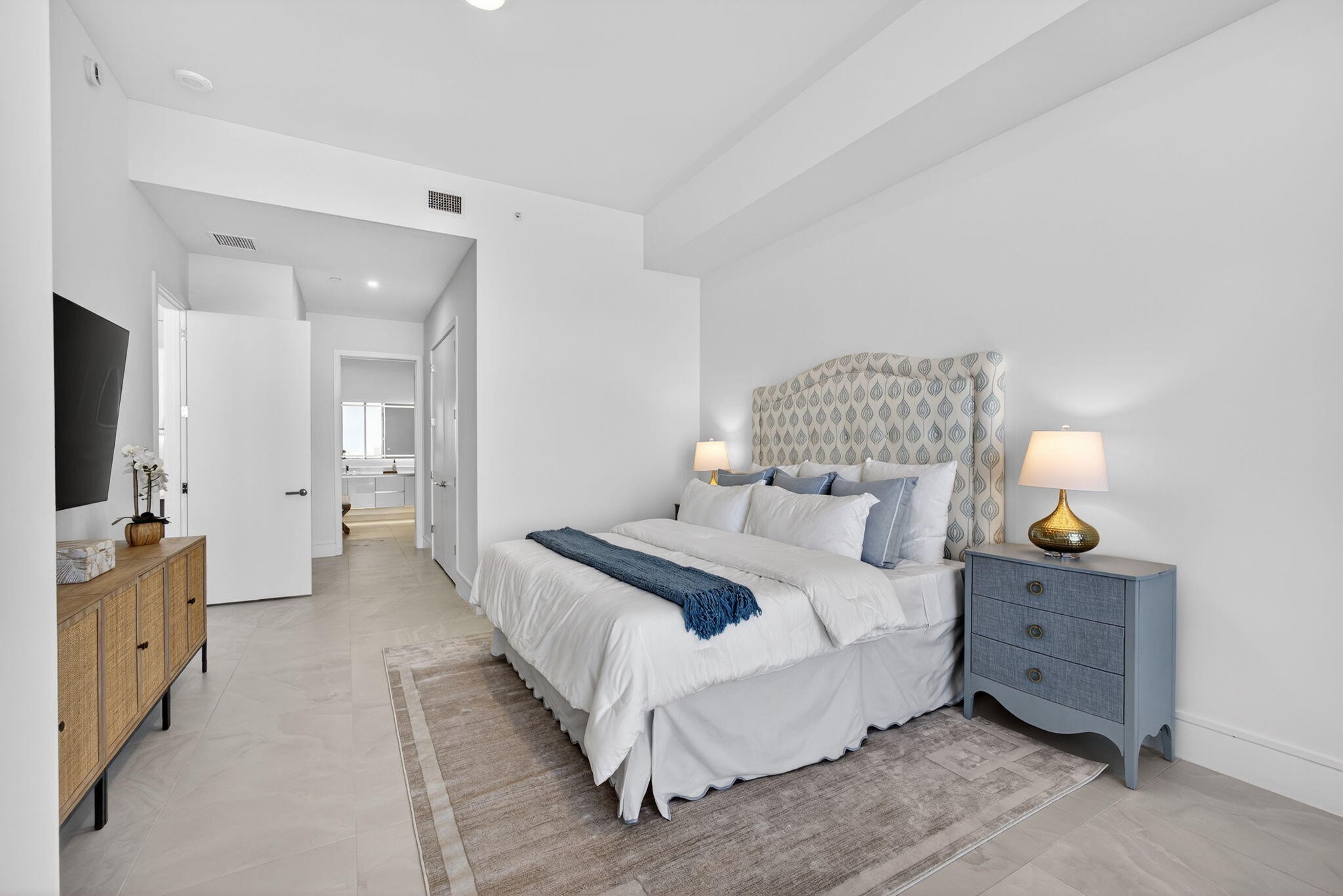 NAUTILUS 220 CONDO - Residential