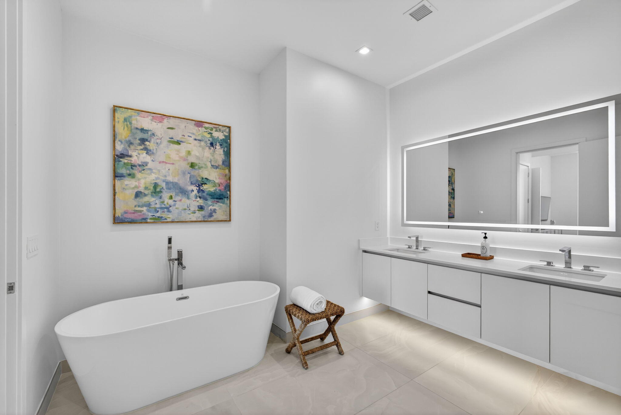 NAUTILUS 220 CONDO - Residential